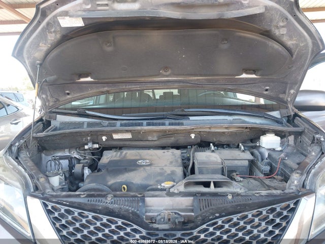 5TDXK3DC9FS641703 Toyota Sienna Se 8 Passenger