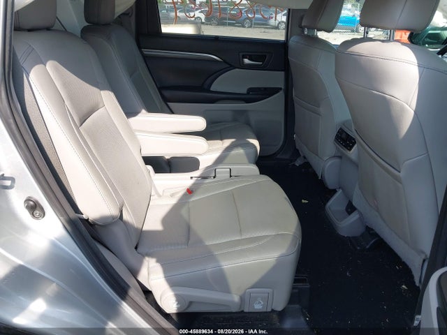 Toyota Highlander Limited Platinum 2018 5TDDZRFH9JS823310 Image 8