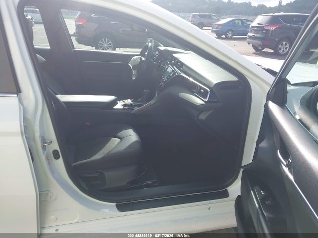 2018 Toyota Camry Hybrid Le მანქანა იყიდება აუქციონზე, vin: 4T1B31HK6JU506384, აუქციონის ნომერი: 45889939