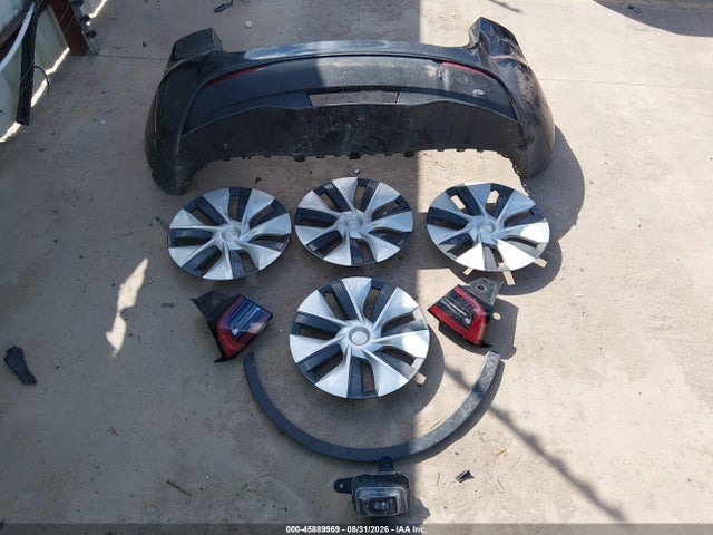 2024 Tesla Model Y Long Range Single Motor Rear-wheel Drive/rwd მანქანა იყიდება აუქციონზე, vin: 7SAYGDED9RF155049, აუქციონის ნომერი: 45889969