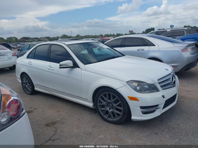 Продажа на аукционе авто 2013 Mercedes-benz C 300 Luxury 4matic/sport 4matic, vin: WDDGF8AB2DR293421, номер лота: 45890066