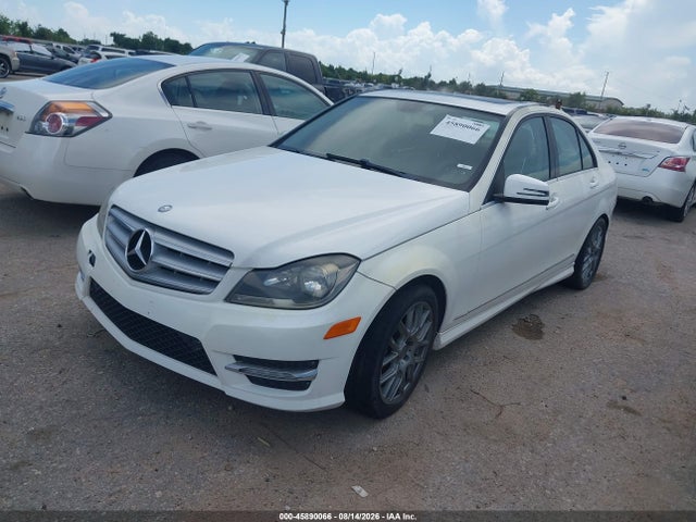 Продажа на аукционе авто 2013 Mercedes-benz C 300 Luxury 4matic/sport 4matic, vin: WDDGF8AB2DR293421, номер лота: 45890066