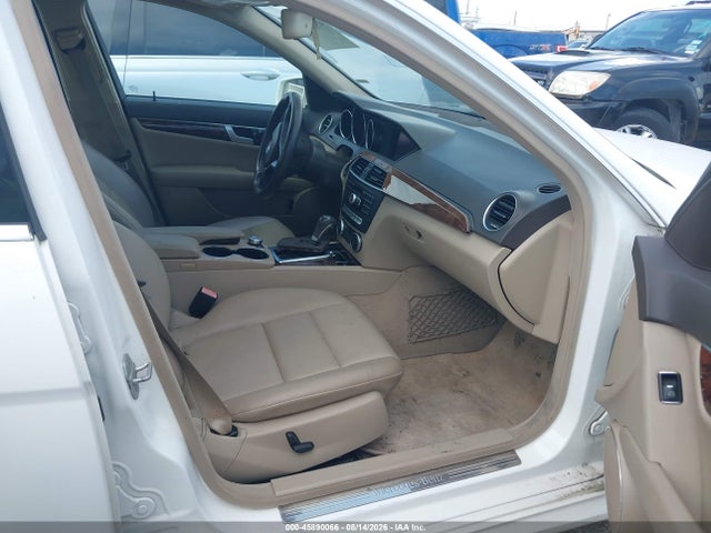 Продажа на аукционе авто 2013 Mercedes-benz C 300 Luxury 4matic/sport 4matic, vin: WDDGF8AB2DR293421, номер лота: 45890066