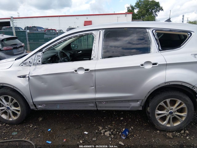 45890575 :رقم المزاد ، 1FMCU9GD8KUB42425 vin ، 2019 Ford Escape Se مزاد بيع
