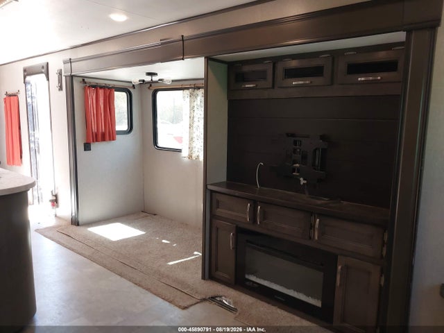 45890791 :رقم المزاد ، 1UJBJ0BT3L1TF0147 vin ، 2020 Jayco Jay Flight مزاد بيع