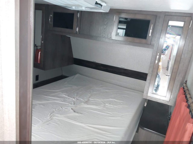 45890791 :رقم المزاد ، 1UJBJ0BT3L1TF0147 vin ، 2020 Jayco Jay Flight مزاد بيع
