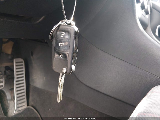2011 Volkswagen Gti 2-door მანქანა იყიდება აუქციონზე, vin: WVWFD7AJ1BW242701, აუქციონის ნომერი: 45890833