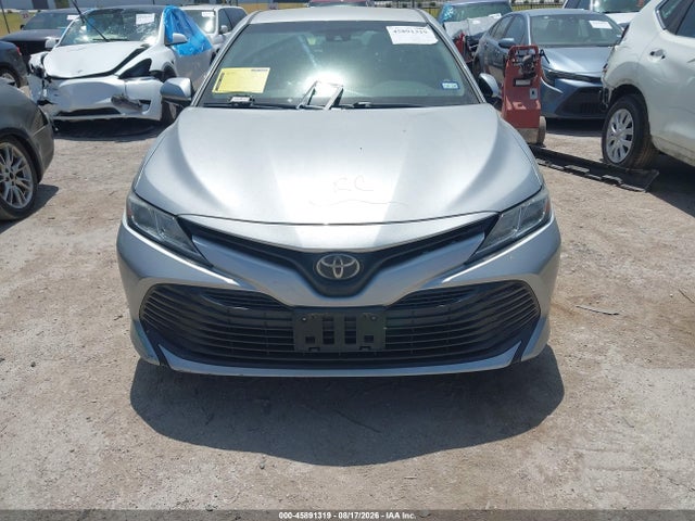 2018 Toyota Camry Le მანქანა იყიდება აუქციონზე, vin: 4T1B11HK7JU058209, აუქციონის ნომერი: 45891319
