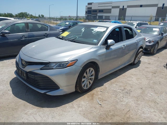 2018 Toyota Camry Le მანქანა იყიდება აუქციონზე, vin: 4T1B11HK7JU058209, აუქციონის ნომერი: 45891319