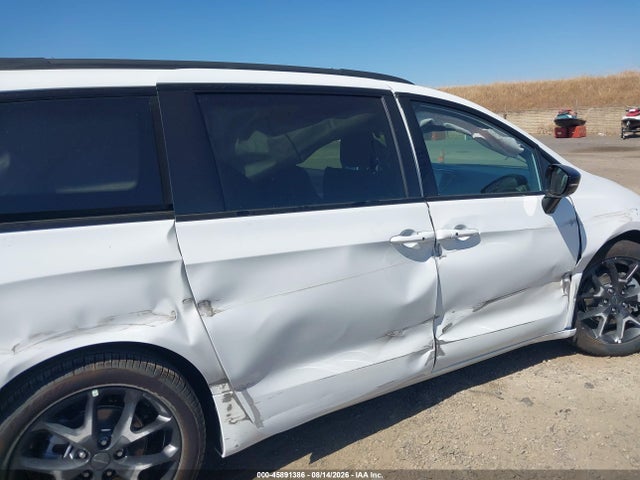 Chrysler Pacifica 2027 2C4RC1GG6VR578883 Image 6