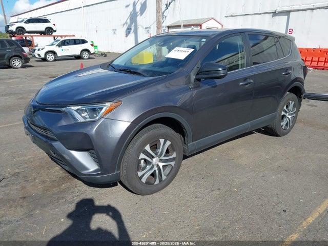Toyota RAV4 LE 2018 JTMBFREV8JJ217338 Image 2