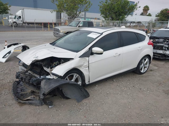 Ford Focus Titanium 2015 1FADP3N22FL341860 Image 2