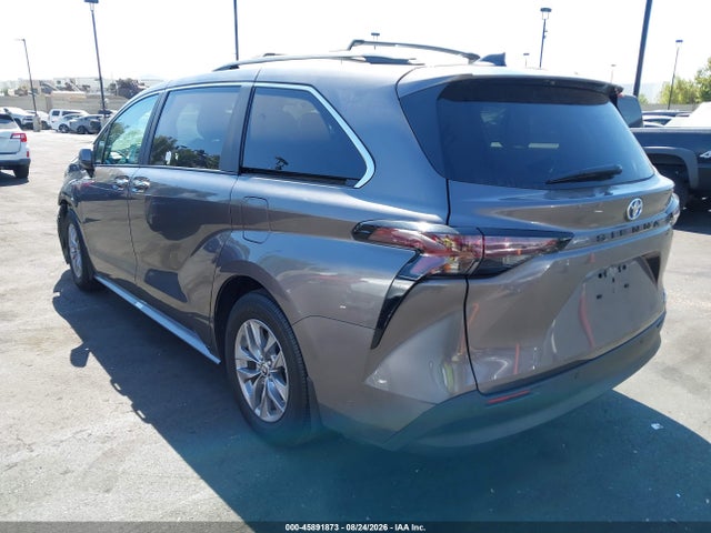 Toyota SIENNA XLE 2024 5TDJRKEC3RS213415 Image 3