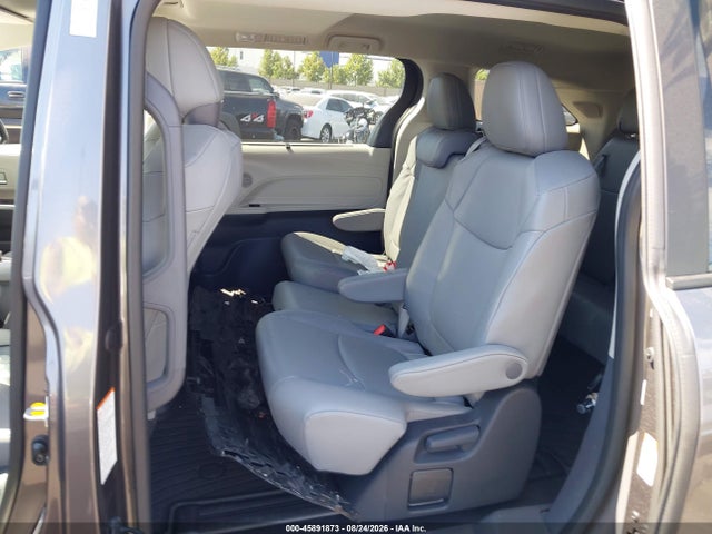 Toyota SIENNA XLE 2024 5TDJRKEC3RS213415 Image 8