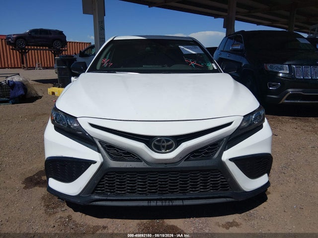 45892180 :رقم المزاد ، 4T1G11AK5NU022198 vin ، 2022 Toyota Camry Se Nightshade Edition مزاد بيع