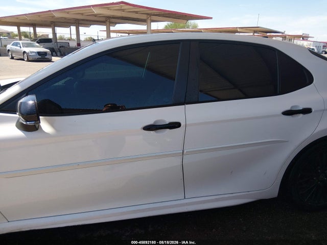 45892180 :رقم المزاد ، 4T1G11AK5NU022198 vin ، 2022 Toyota Camry Se Nightshade Edition مزاد بيع