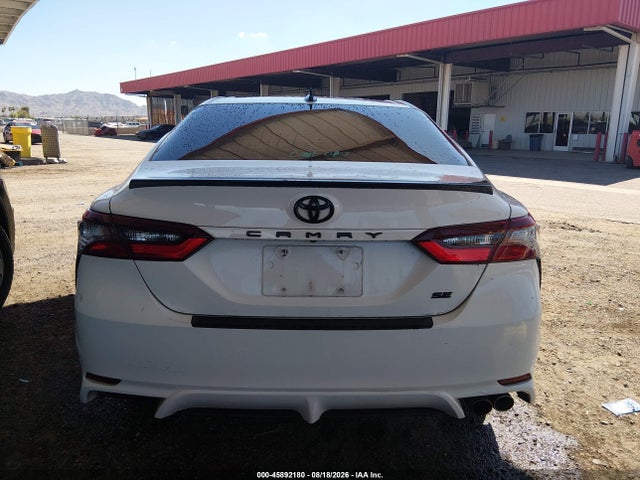 45892180 :رقم المزاد ، 4T1G11AK5NU022198 vin ، 2022 Toyota Camry Se Nightshade Edition مزاد بيع