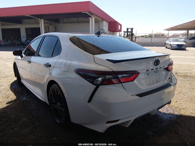 45892180 :رقم المزاد ، 4T1G11AK5NU022198 vin ، 2022 Toyota Camry Se Nightshade Edition مزاد بيع