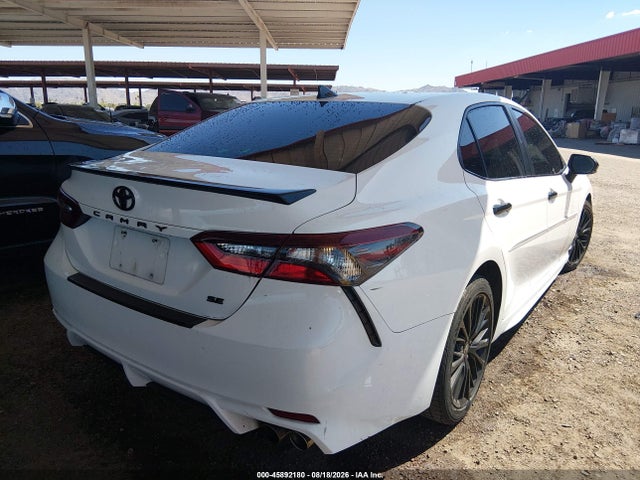 45892180 :رقم المزاد ، 4T1G11AK5NU022198 vin ، 2022 Toyota Camry Se Nightshade Edition مزاد بيع
