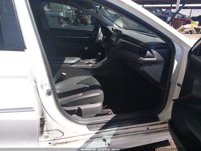 45892180 :رقم المزاد ، 4T1G11AK5NU022198 vin ، 2022 Toyota Camry Se Nightshade Edition مزاد بيع