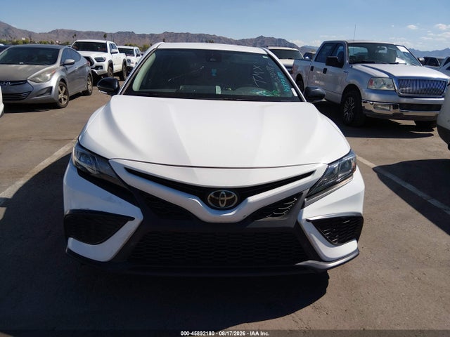 45892180 :رقم المزاد ، 4T1G11AK5NU022198 vin ، 2022 Toyota Camry Se Nightshade Edition مزاد بيع