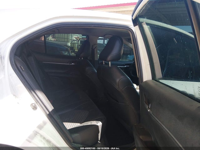 45892180 :رقم المزاد ، 4T1G11AK5NU022198 vin ، 2022 Toyota Camry Se Nightshade Edition مزاد بيع