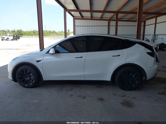 Продажа на аукционе авто 2021 Tesla Model Y Long Range Dual Motor All-wheel Drive, vin: 5YJYGDEE8MF256565, номер лота: 45892420