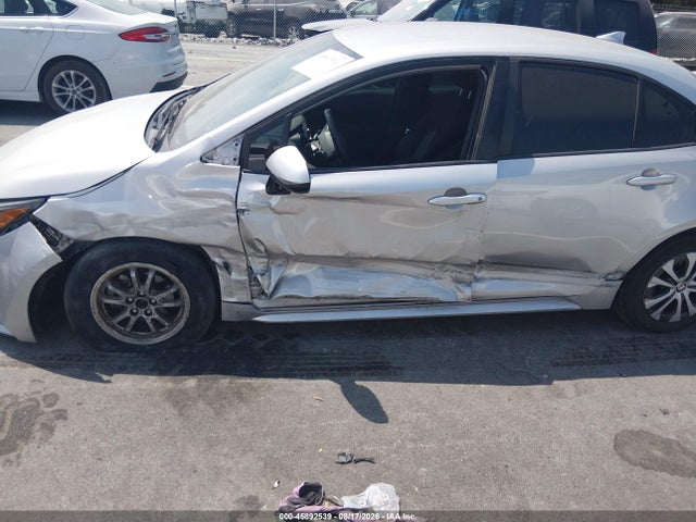 2022 Toyota Corolla Hybrid Le მანქანა იყიდება აუქციონზე, vin: JTDEAMDE5NJ040771, აუქციონის ნომერი: 45892539