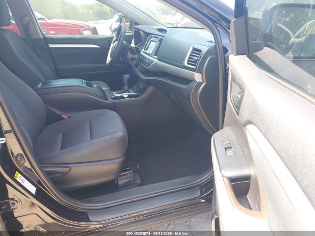 Продажа на аукционе авто 2019 Toyota Highlander Le, vin: 5TDZARFH3KS042572, номер лота: 45892574
