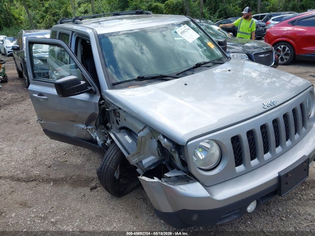 2016 Jeep Patriot Latitude მანქანა იყიდება აუქციონზე, vin: 1C4NJPFB6GD653326, აუქციონის ნომერი: 45892704