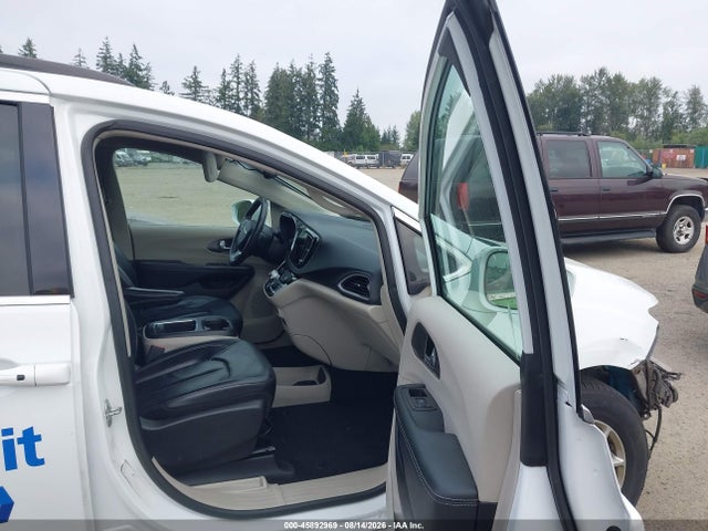 Продажа на аукционе авто 2022 Chrysler Pacifica Touring L, vin: 2C4RC1BG7NR157794, номер лота: 45892969