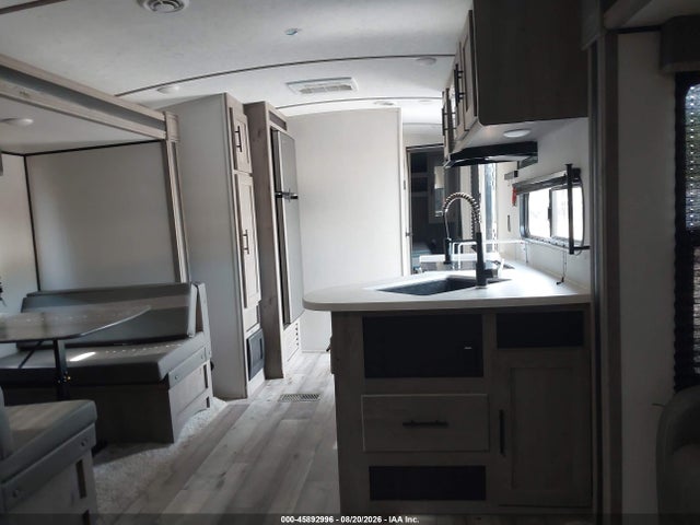 45892996 :رقم المزاد ، 4YDT31128M3110984 vin ، 2021 Keystone Springdale Series M- مزاد بيع