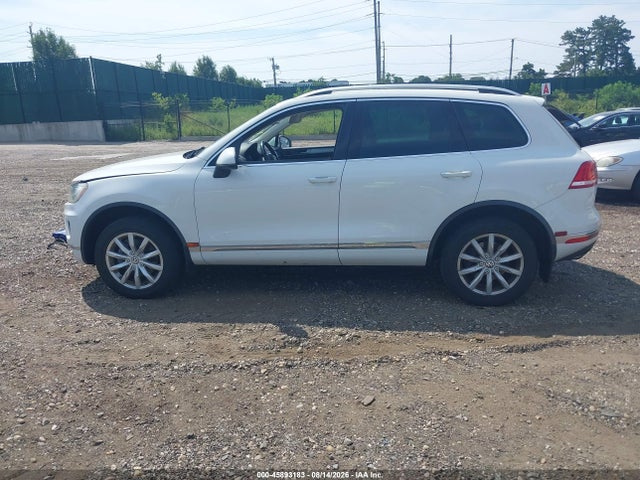 Продаж на аукціоні авто 2016 Volkswagen Touareg Sport W/technology, vin: WVGEF9BP8GD009644, номер лоту: 45893183
