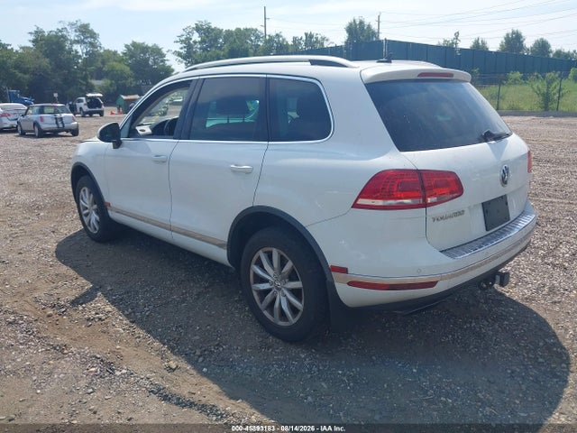Продаж на аукціоні авто 2016 Volkswagen Touareg Sport W/technology, vin: WVGEF9BP8GD009644, номер лоту: 45893183