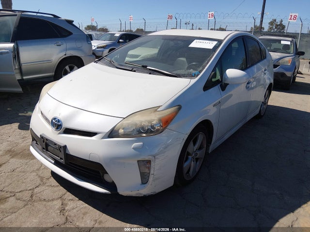 Toyota Prius Five 2014 JTDKN3DU7E1735617 Image 2