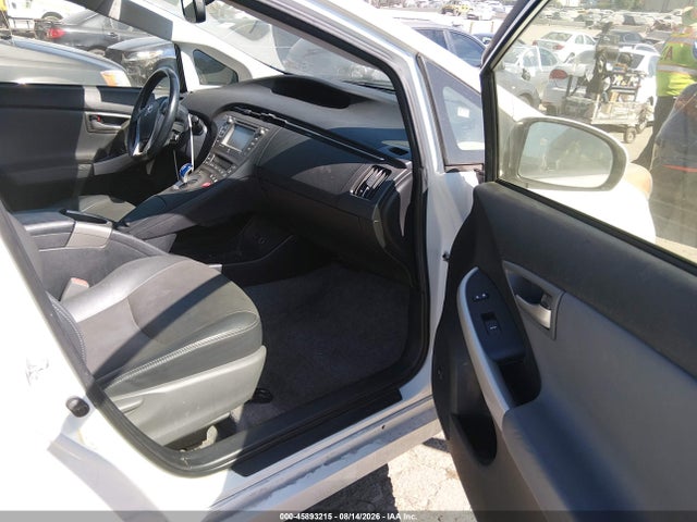 Toyota Prius Five 2014 JTDKN3DU7E1735617 Image 5