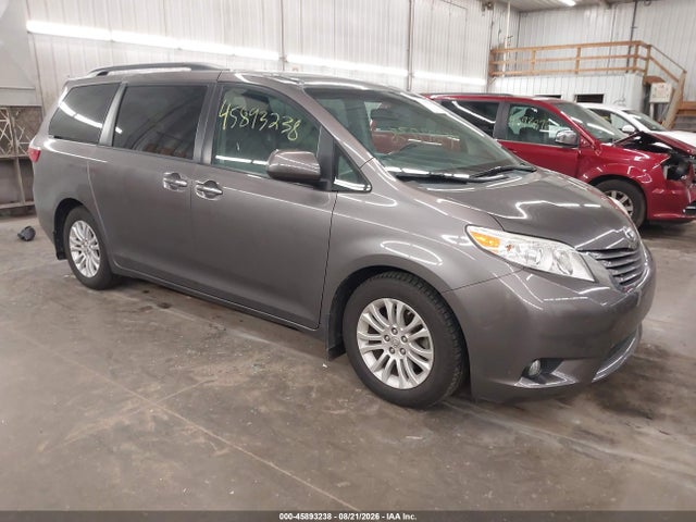 45893238 :رقم المزاد ، 5TDYK3DC5FS545314 vin ، 2015 Toyota Sienna Xle 8 Passenger مزاد بيع