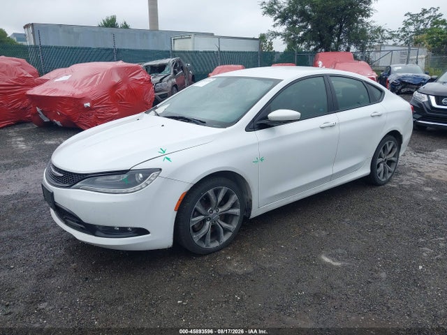 Chrysler 200 S 2015 1C3CCCDG3FN624128 Image 2