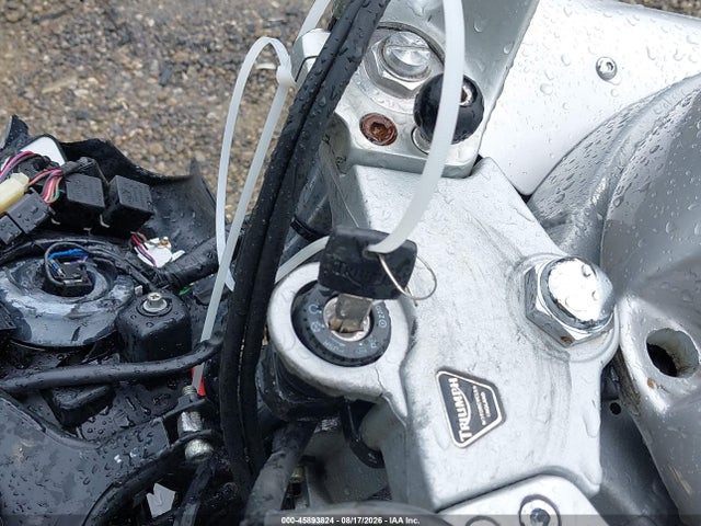 45893824 :رقم المزاد ، SMT600FS13J170466 vin ، 2003 Triumph Motorcycle Sprint St مزاد بيع