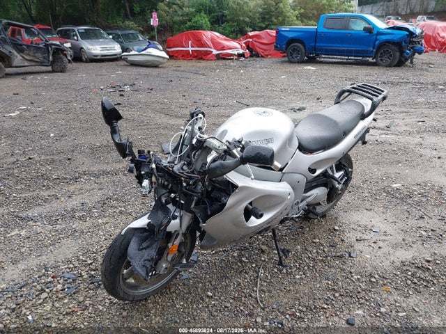 45893824 :رقم المزاد ، SMT600FS13J170466 vin ، 2003 Triumph Motorcycle Sprint St مزاد بيع