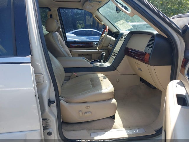 Продажа на аукционе авто 2006 Lincoln Navigator Luxury/ultimate, vin: 5LMFU27556LJ28987, номер лота: 45893899