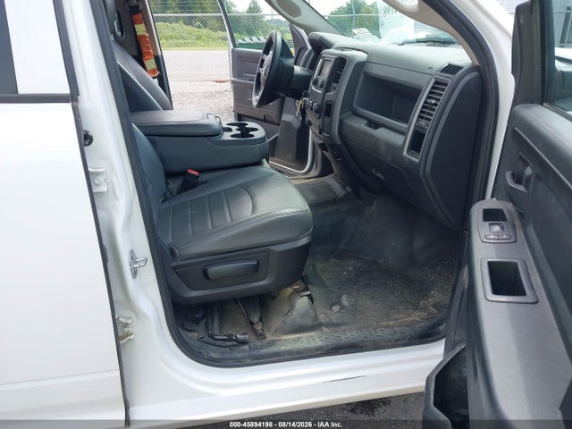 45894198 :رقم المزاد ، 1C6RR7KG4JS300489 vin ، 2018 Ram 1500 Tradesman  4x4 5'7 Box مزاد بيع