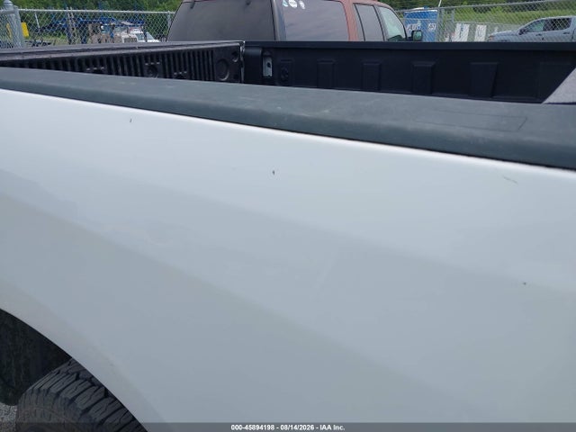 45894198 :رقم المزاد ، 1C6RR7KG4JS300489 vin ، 2018 Ram 1500 Tradesman  4x4 5'7 Box مزاد بيع