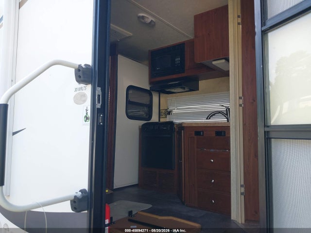 45894271 :رقم المزاد ، 4X4TFLF23D1847739 vin ، 2013 Forest River Flagstaff Lite Weight Trailers مزاد بيع