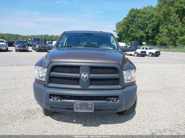 45894294 :رقم المزاد ، 3C63R3GT4JG318552 vin ، 2018 Ram 3500 Tradesman  4x4 8' Box مزاد بيع