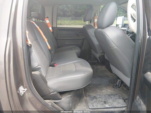 45894294 :رقم المزاد ، 3C63R3GT4JG318552 vin ، 2018 Ram 3500 Tradesman  4x4 8' Box مزاد بيع