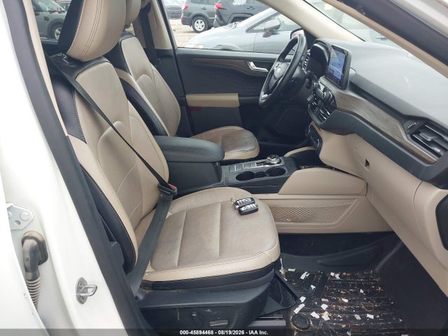 45894468 :رقم المزاد ، 1FMCU9J97LUB08191 vin ، 2020 Ford Escape Titanium مزاد بيع