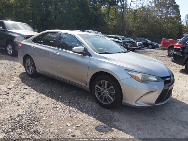 45894541 :رقم المزاد ، 4T1BF1FK4FU110150 vin ، 2015 Toyota Camry Se مزاد بيع