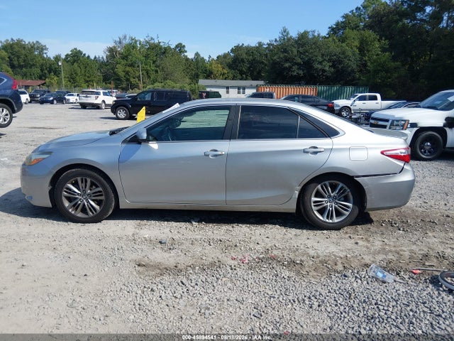 45894541 :رقم المزاد ، 4T1BF1FK4FU110150 vin ، 2015 Toyota Camry Se مزاد بيع