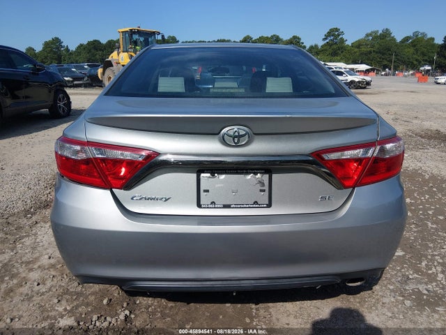 45894541 :رقم المزاد ، 4T1BF1FK4FU110150 vin ، 2015 Toyota Camry Se مزاد بيع